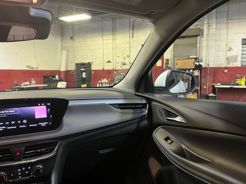 Used 2025 Buick Encore GX Preferred image 34