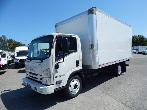 Used 2021 Isuzu NPR image 1