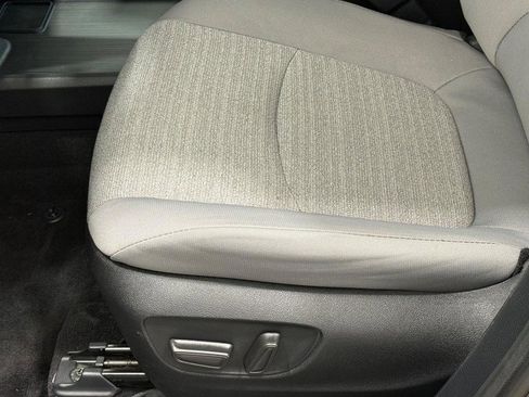 Used 2025 Toyota Sienna LE image 21