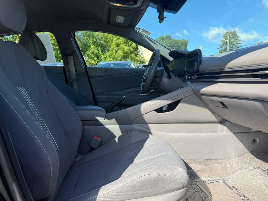 Used 2024 Hyundai Elantra SEL FWD image 18