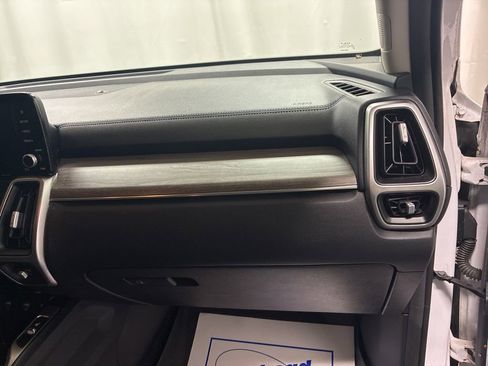 Used 2022 Kia Sorento EX image 25