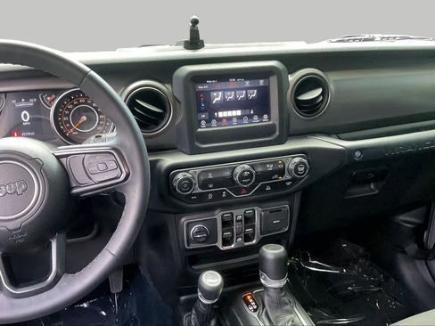 Used 2023 Jeep Wrangler Unlimited Sport AWD/4WD image 7