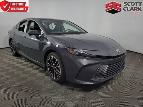 Used 2025 Toyota Camry XLE AWD/4WD image 1