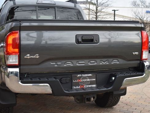 Used 2016 Toyota Tacoma SR5 image 11