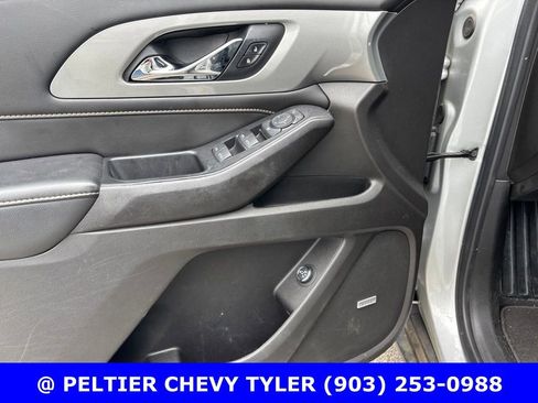 Used 2021 Chevrolet Traverse RS FWD image 9