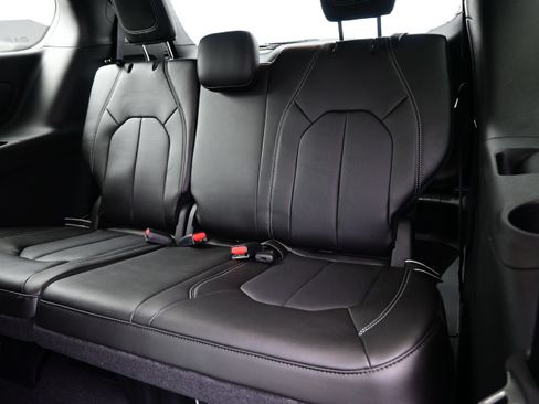 New 2027 Chrysler Pacifica Select AWD/4WD image 14