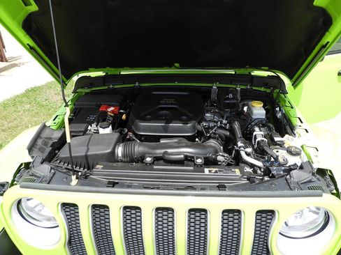 Used 2021 Jeep Wrangler Unlimited Sahara w/ Uconnect 4C Nav & Sound Group AWD/4WD image 50