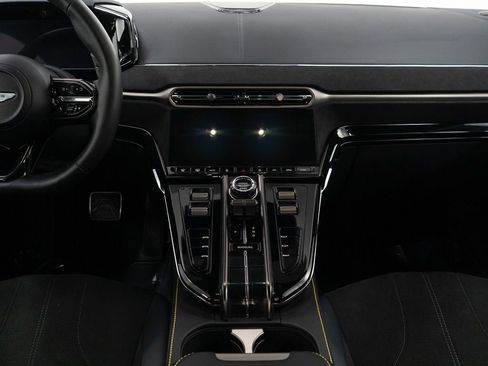 Used 2025 Aston Martin V8 Vantage image 24