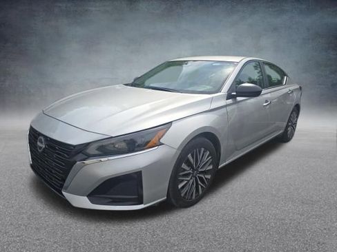 Used 2025 Nissan Altima 2.5 SV FWD image 4