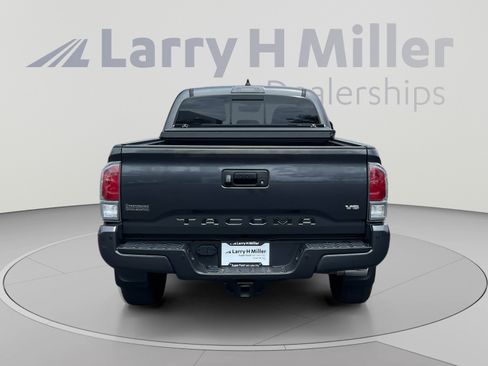 Used 2021 Toyota Tacoma TRD Off-Road w/ TRD Premium Off Road Package AWD/4WD image 4