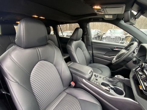 Certified 2025 Toyota Highlander XSE image 26