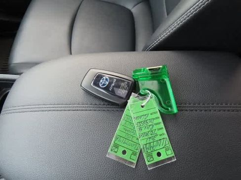 Used 2021 Toyota RAV4 XLE Premium image 26