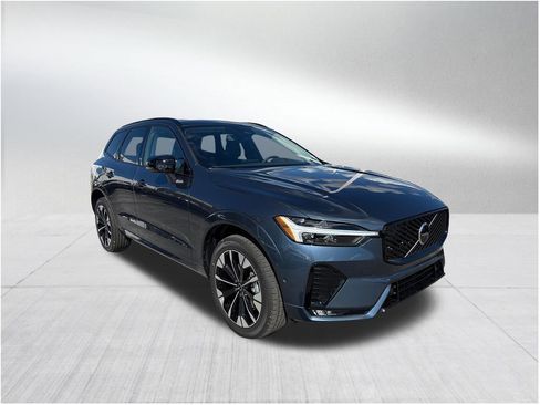 New 2026 Volvo XC60 B5 Plus AWD/4WD image 3