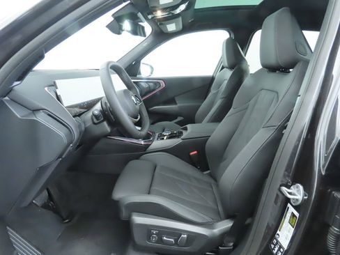 Used 2025 BMW X3 xDrive30i w/ Premium Package image 19