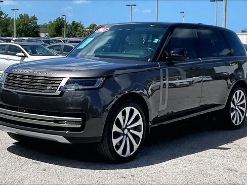 Used 2025 Land Rover Range Rover Long Wheelbase SE image 9