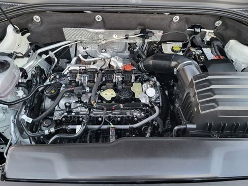 Used 2024 Volkswagen Atlas Peak Edition SE image 11