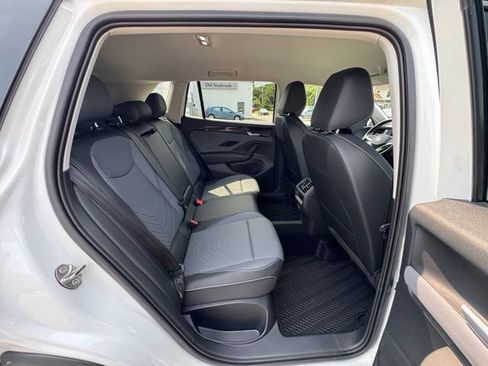 Certified 2025 Volkswagen Tiguan SE AWD/4WD image 18