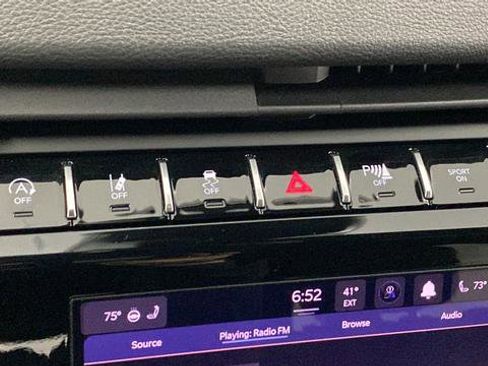 Used 2025 Jeep Grand Cherokee Laredo w/ Luxury Tech Group I AWD/4WD image 38