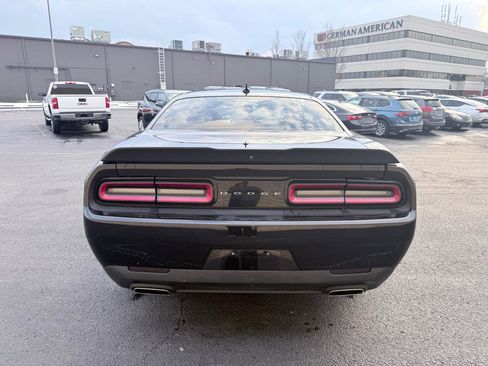 Used 2019 Dodge Challenger SXT w/ Plus Package image 5