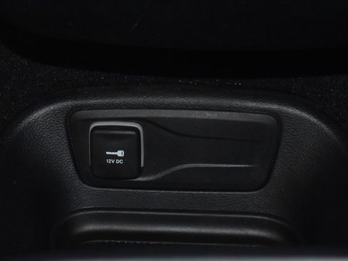 Certified 2025 Chrysler Pacifica Select FWD image 34