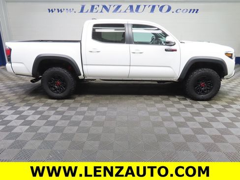 Used 2017 Toyota Tacoma TRD Pro image 2