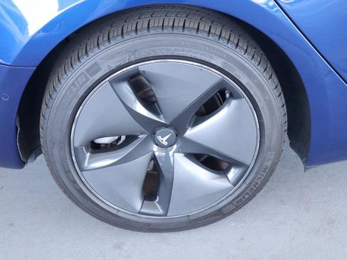 Used 2018 Tesla Model 3 Long Range RWD image 39