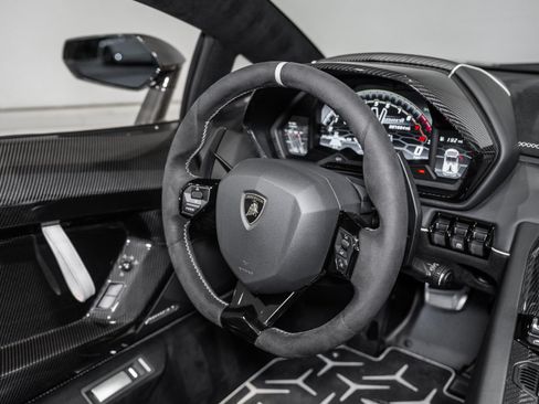 Used 2021 Lamborghini Aventador SVJ AWD/4WD image 34