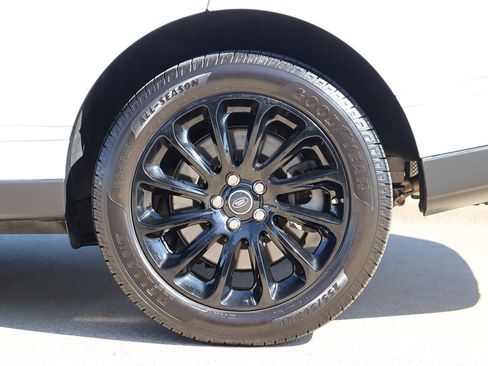 Used 2018 Land Rover Range Rover HSE image 51