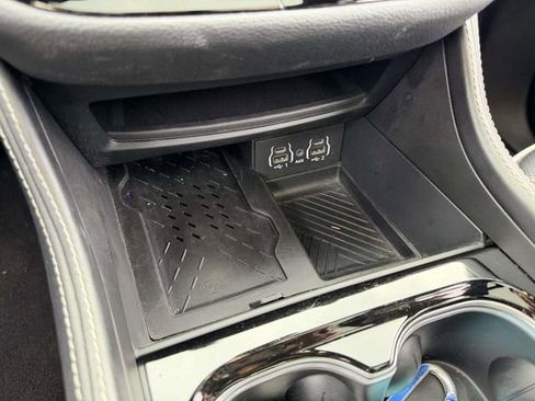 Used 2025 Chrysler Pacifica Limited FWD image 19