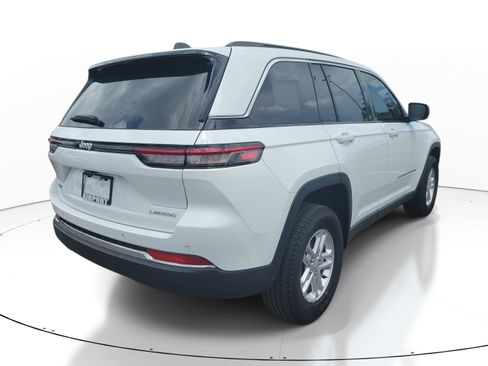 Used 2025 Jeep Grand Cherokee Laredo w/ Luxury Tech Group I RWD image 6