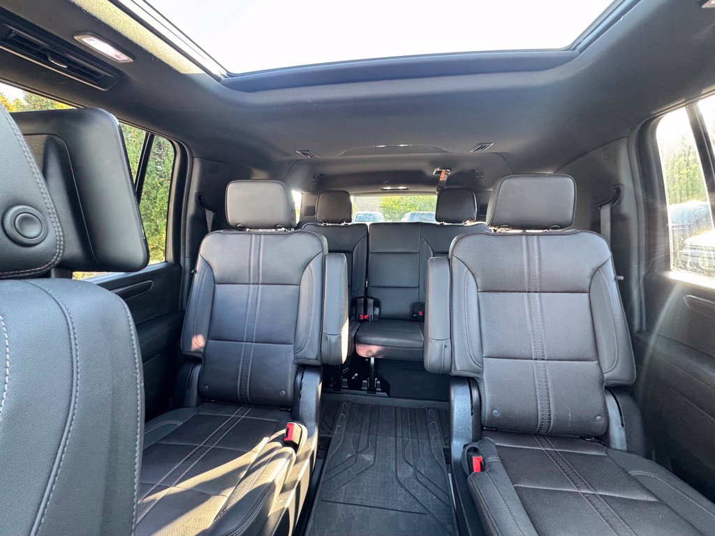 Used 2025 Chevrolet Suburban High Country AWD/4WD image 23