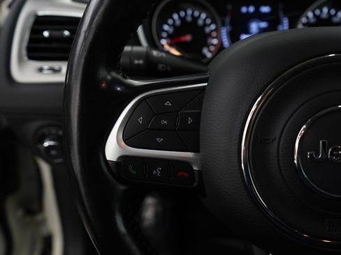 Used 2020 Jeep Compass Latitude w/ Cold Weather Group image 18