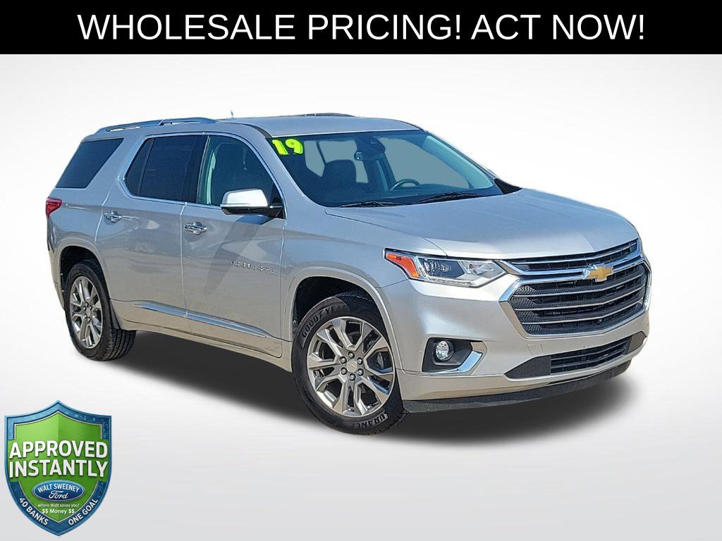 Used 2019 Chevrolet Traverse Premier w/ Driver Confidence II Package FWD image 1