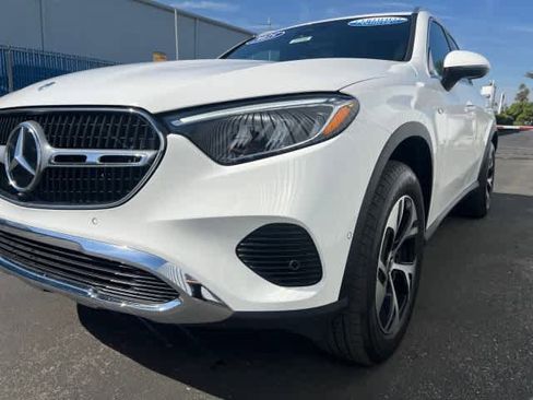 Used 2025 Mercedes-Benz GLC 350e 4MATIC image 9