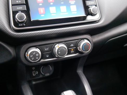 Used 2022 Nissan Kicks S FWD image 30