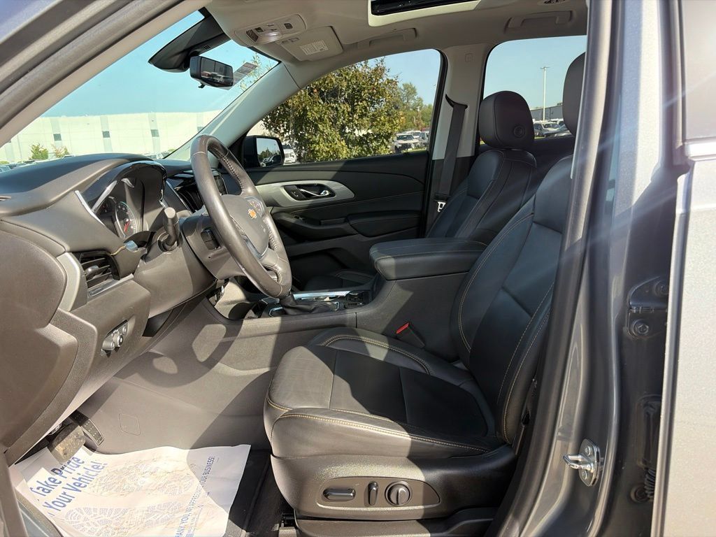 Used 2021 Chevrolet Traverse LT w/ LT Premium Package AWD/4WD image 50