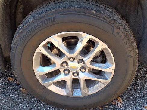 Used 2021 Chevrolet Traverse LT image 9