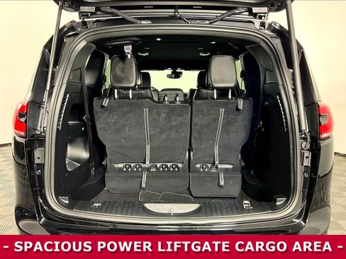 Used 2025 Chrysler Pacifica Select FWD image 36