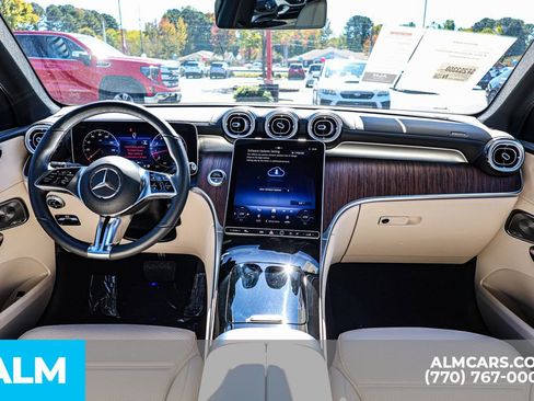 Used 2025 Mercedes-Benz GLC 300 4MATIC image 27