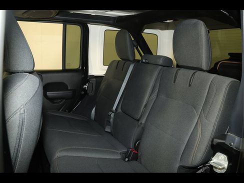 Used 2024 Jeep Wrangler Unlimited AWD/4WD image 27