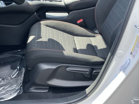 Used 2027 Honda HR-V Sport image 17