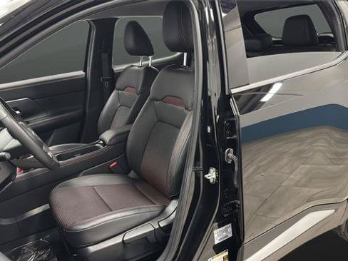 Used 2025 Nissan Kicks SR FWD image 9