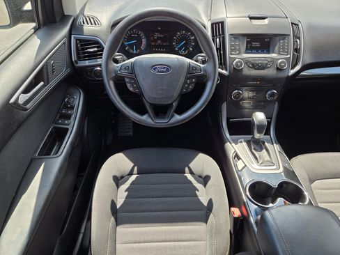 Used 2017 Ford Edge SE FWD image 9