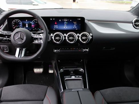 Used 2025 Mercedes-Benz GLA 250 4MATIC image 36