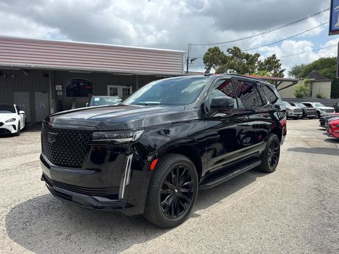 Used 2022 Cadillac Escalade Luxury image 2