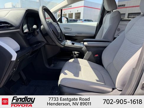 Certified 2025 Toyota Sienna LE FWD image 6