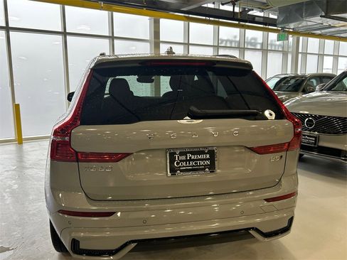 Certified 2025 Volvo XC60 B5 Plus image 3