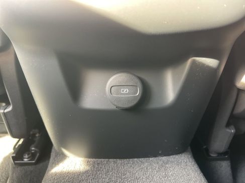 Used 2023 Volvo XC60 B5 Core w/ Protection Package Premier image 17