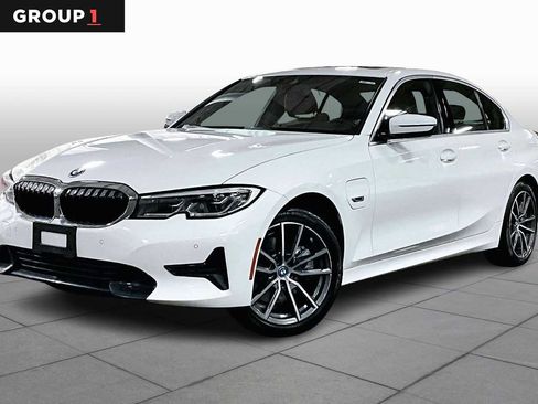 Used 2022 BMW 330e xDrive w/ Premium Package image 1