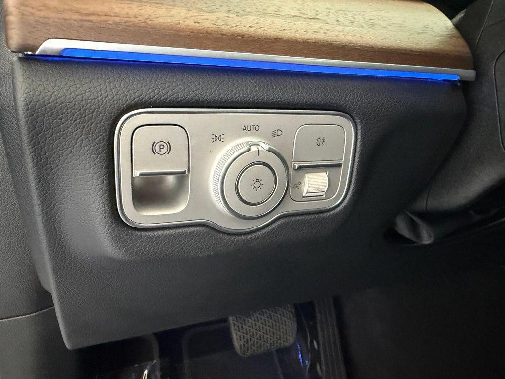 Used 2025 Mercedes-Benz GLE 350 4MATIC image 43